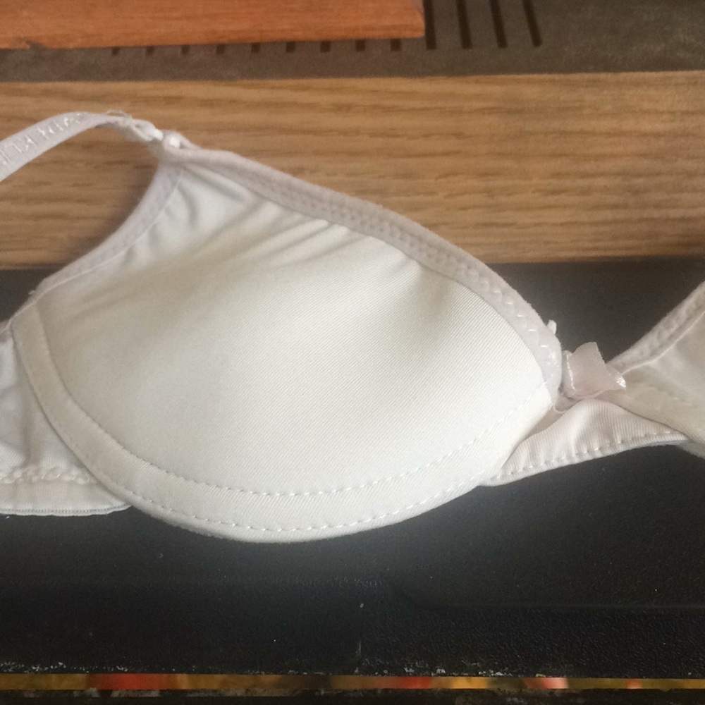 FINAL MARKDOWN Calvin Klein bra 34 a
